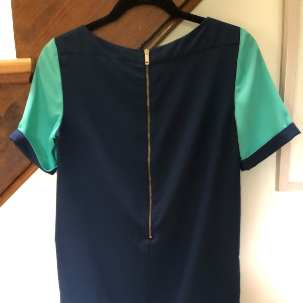 Colorblock Ruched Short Sleeve Dress - Picture 4 of 7